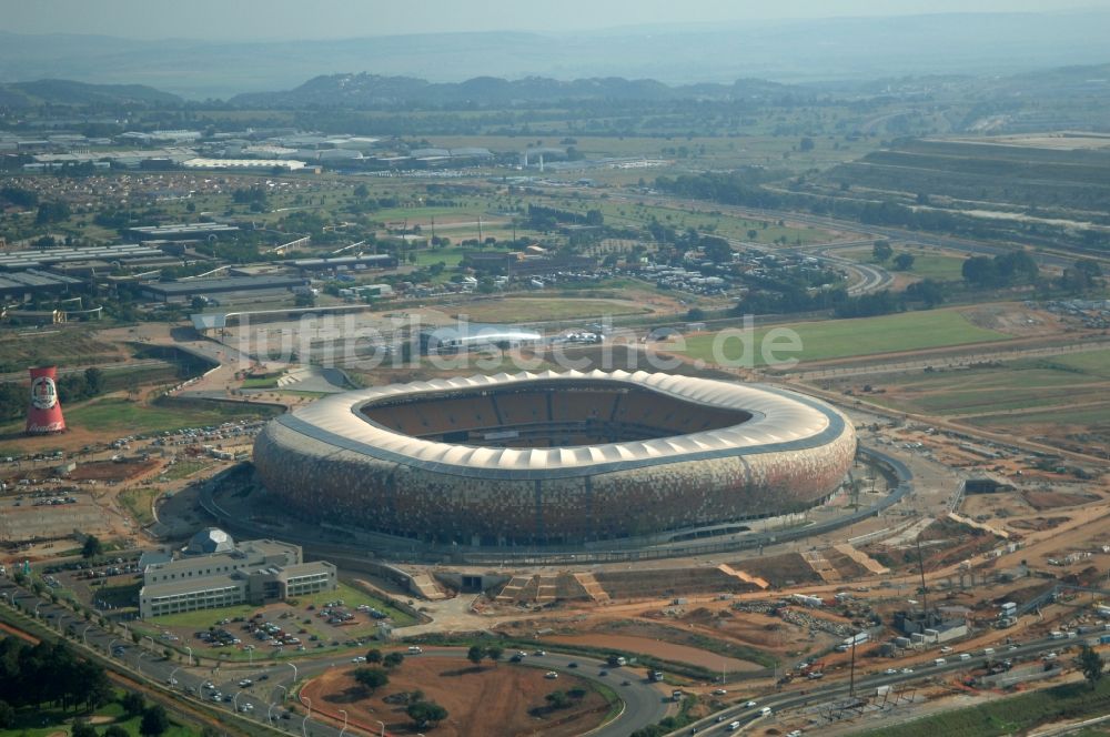 Johannesburg aus der Vogelperspektive: Sportstätten-Gelände der Arena des Stadion FNB Stadium Soccer an der City Soccer City Ave im Ortsteil Nasrec in Johannesburg South in Gauteng, Südafrika