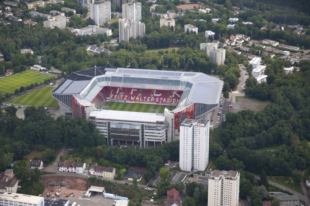 Kaiserslautern von oben - Sportstätten-Gelände der Arena des Stadion Fritz-Walter-Stadion in Kaiserslautern im Bundesland Rheinland-Pfalz, Deutschland
