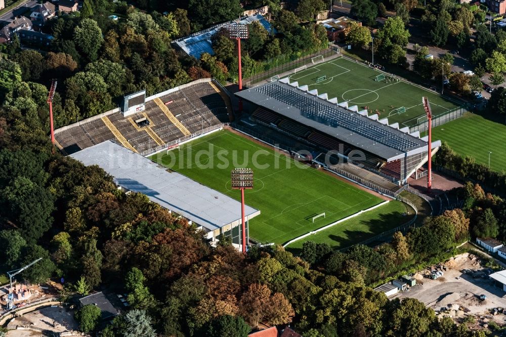 Krefeld von oben - Sportstätten-Gelände der Arena des Stadion Grotenburg-Stadion an der Tiergartenstraße in Krefeld im Bundesland Nordrhein-Westfalen