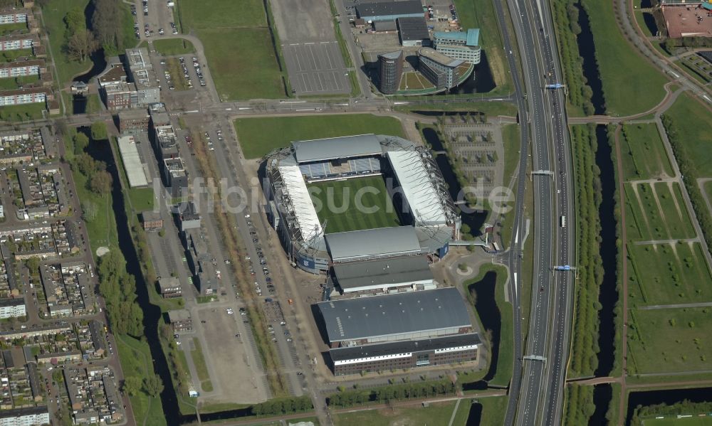 Heerenveen von oben - Sportstätten-Gelände der Arena des Stadion in Heerenveen in Friesland, Niederlande