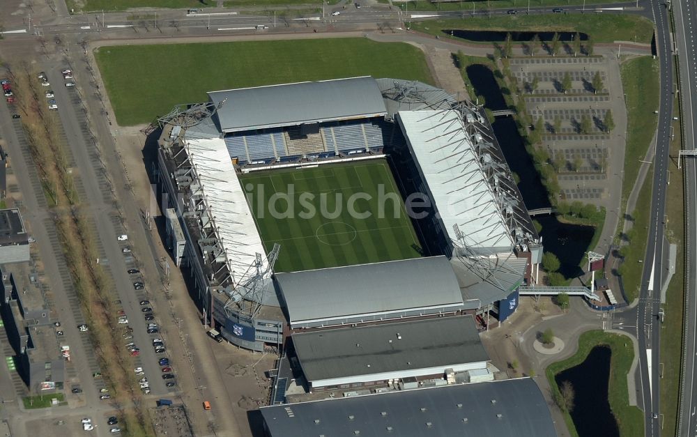 Heerenveen aus der Vogelperspektive: Sportstätten-Gelände der Arena des Stadion in Heerenveen in Friesland, Niederlande