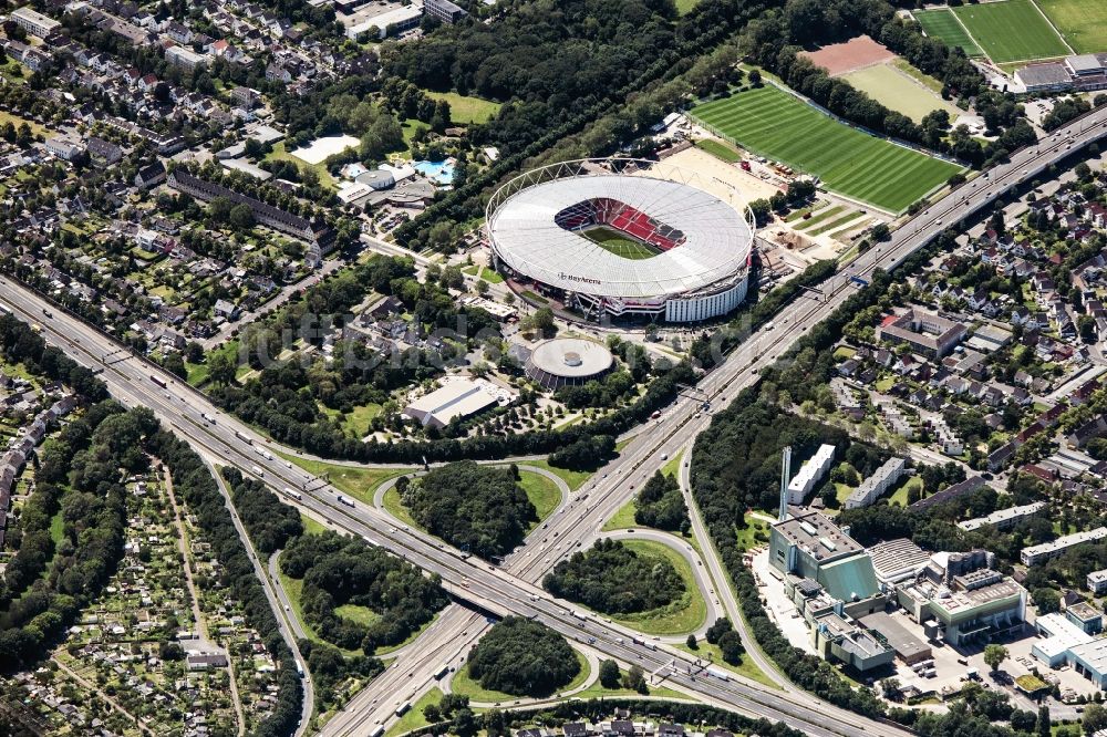 Luftaufnahme Leverkusen - Sportstätten-Gelände der Arena des Stadion in Leverkusen im Bundesland Nordrhein-Westfalen