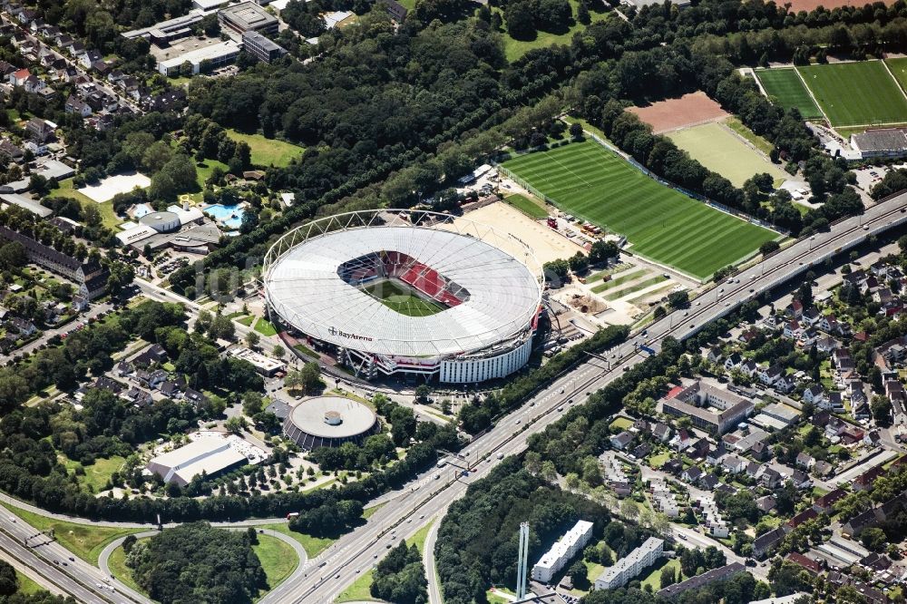 Leverkusen von oben - Sportstätten-Gelände der Arena des Stadion in Leverkusen im Bundesland Nordrhein-Westfalen