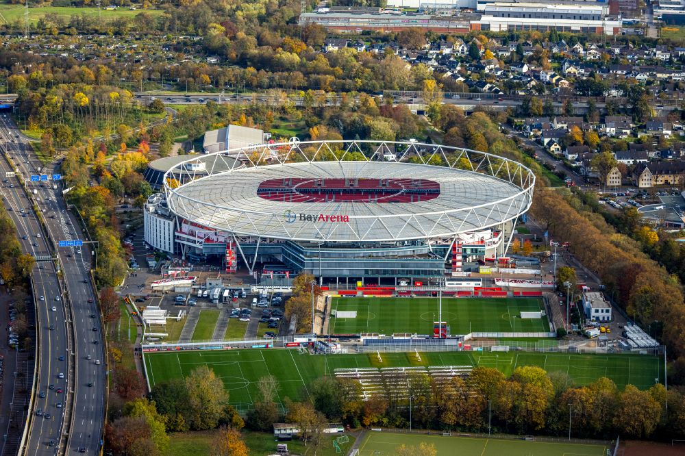 Leverkusen aus der Vogelperspektive: Sportstätten-Gelände der Arena des Stadion in Leverkusen im Bundesland Nordrhein-Westfalen