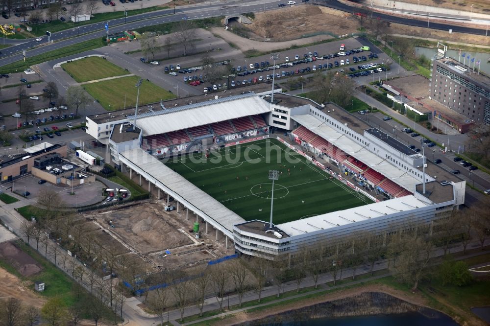 Maastricht von oben - Sportstätten-Gelände der Arena des Stadion in Maastricht in Limburg, Niederlande