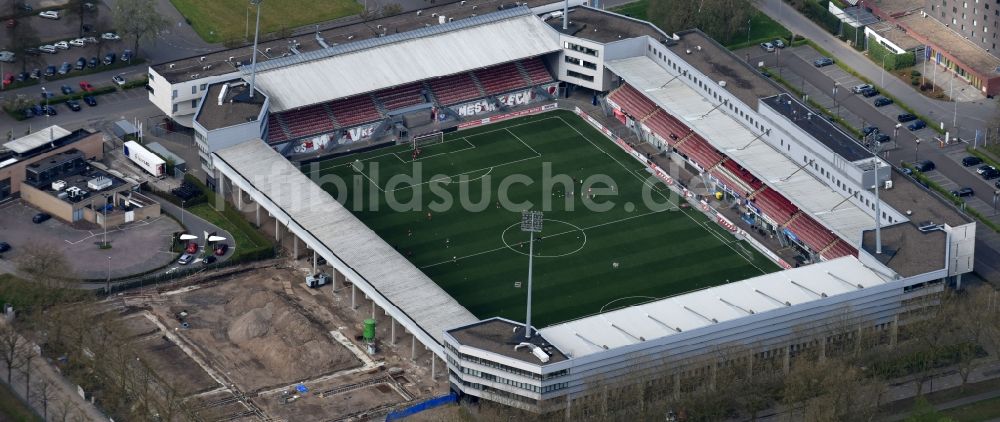 Maastricht aus der Vogelperspektive: Sportstätten-Gelände der Arena des Stadion in Maastricht in Limburg, Niederlande
