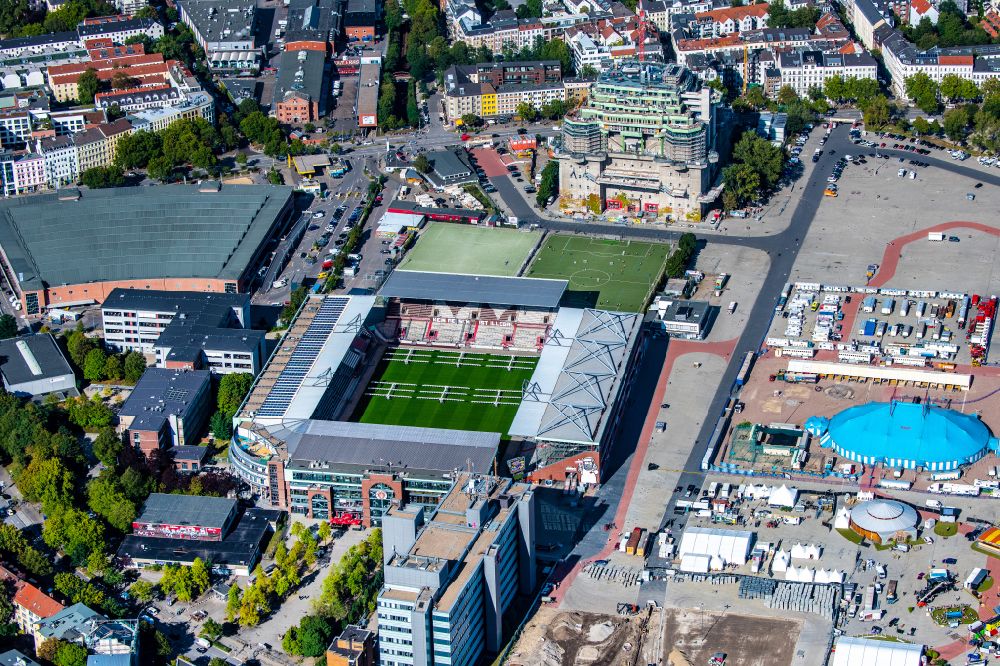 Hamburg von oben - Sportstätten-Gelände der Arena des Stadion Millerntor- Stadion im am Heiligengeistfeld im Stadtteil St. Pauli in Hamburg, Deutschland