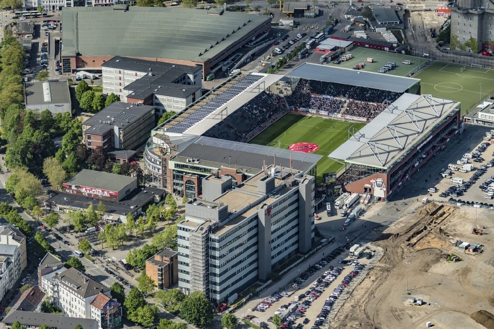Hamburg von oben - Sportstätten-Gelände der Arena des Stadion Millerntor- Stadion im Ortsteil Sankt Pauli in Hamburg, Deutschland