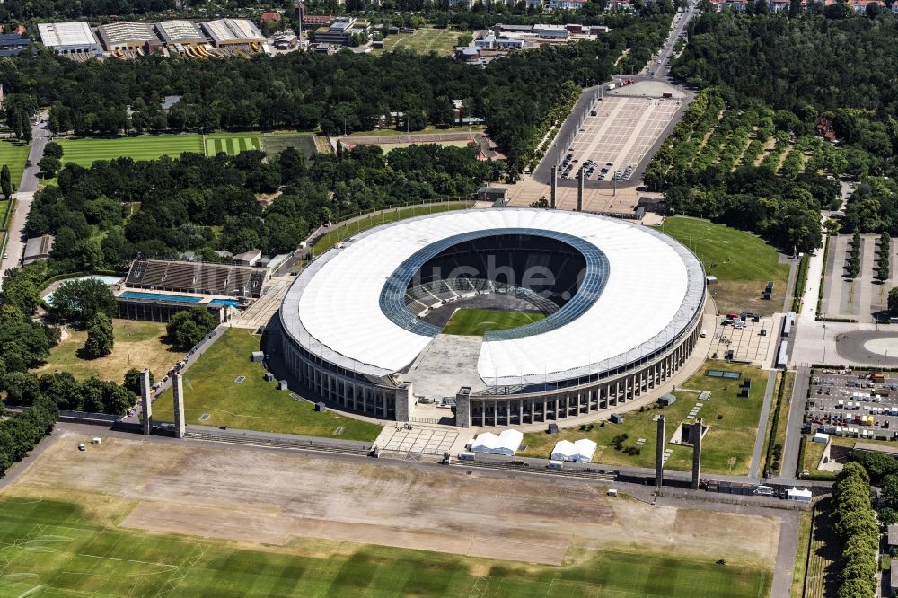 Berlin aus der Vogelperspektive: Sportstätten-Gelände der Arena des Stadion Olympiastadion in Berlin