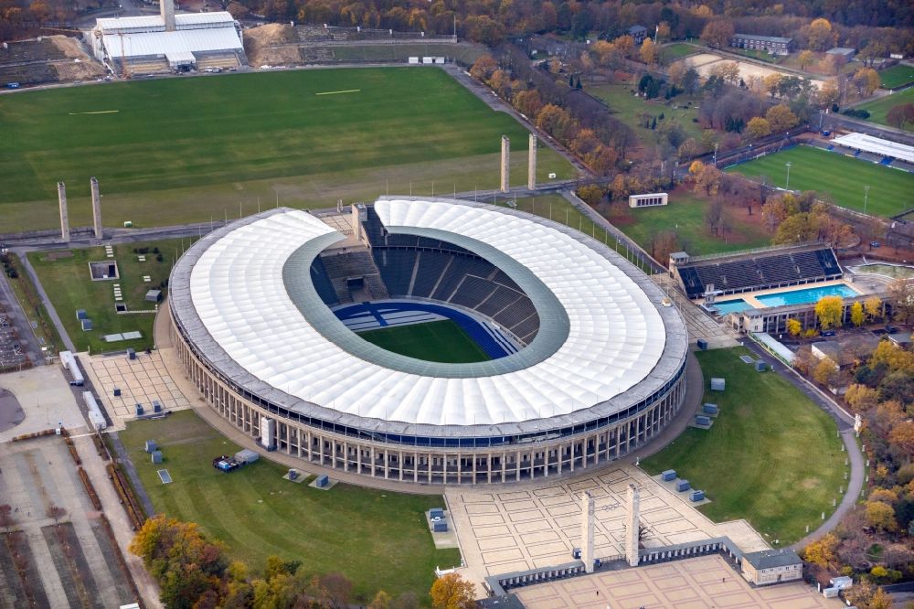 Luftaufnahme Berlin - Sportstätten-Gelände der Arena des Stadion Olympiastadion in Berlin