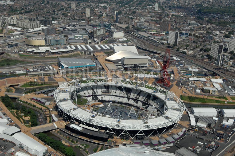 London aus der Vogelperspektive: Sportstätten-Gelände der Arena des Stadion Olympiastadion in London in England, Vereinigtes Königreich