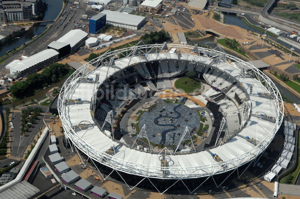 Luftaufnahme London - Sportstätten-Gelände der Arena des Stadion Olympiastadion in London in England, Vereinigtes Königreich