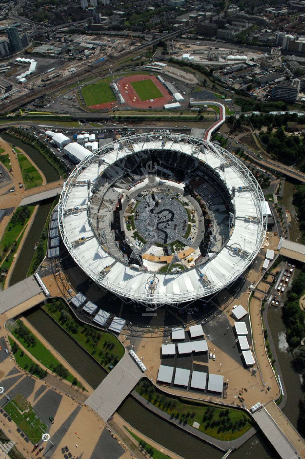 Luftbild London - Sportstätten-Gelände der Arena des Stadion Olympiastadion in London in England, Vereinigtes Königreich