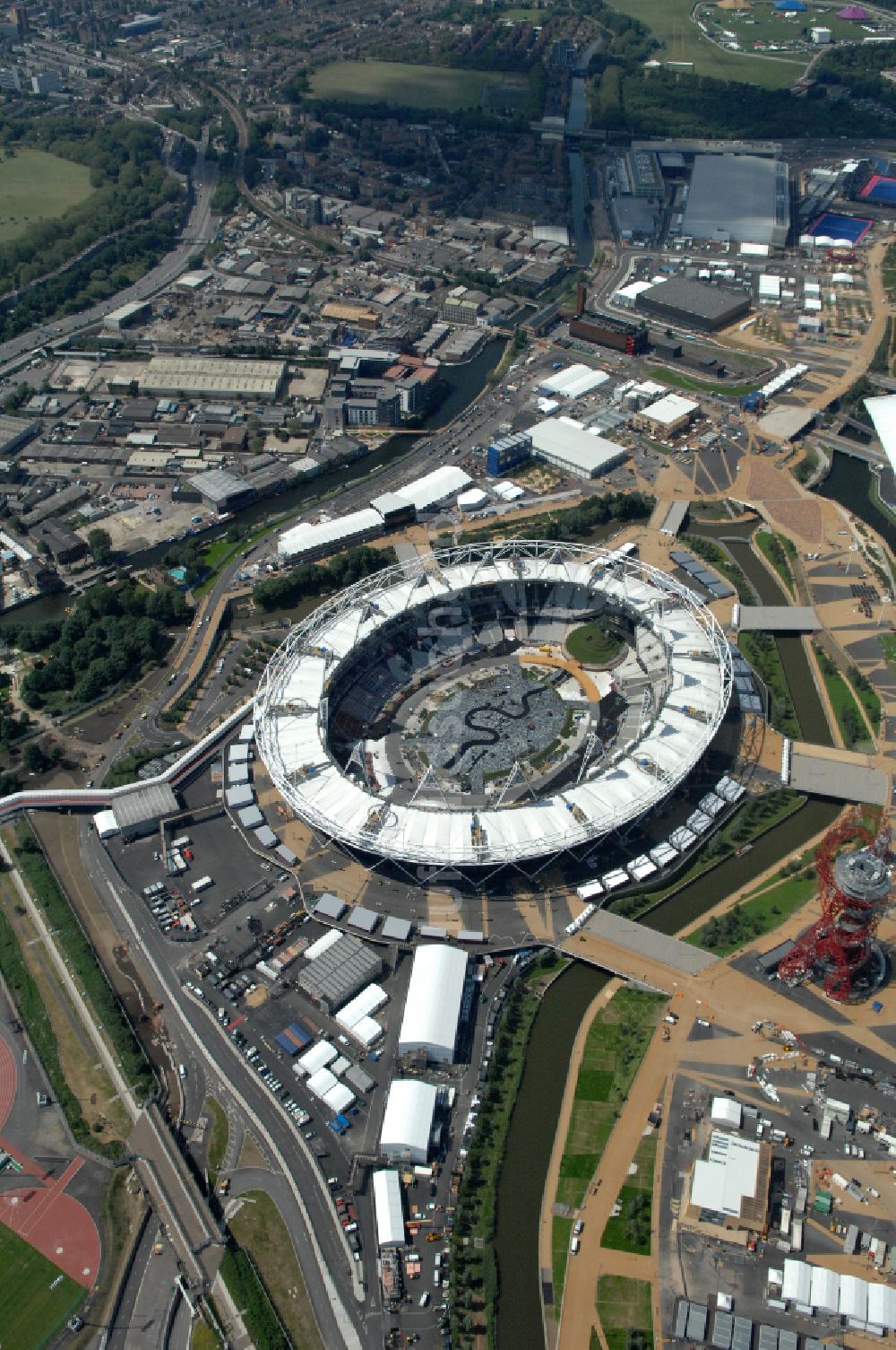 London von oben - Sportstätten-Gelände der Arena des Stadion Olympiastadion in London in England, Vereinigtes Königreich