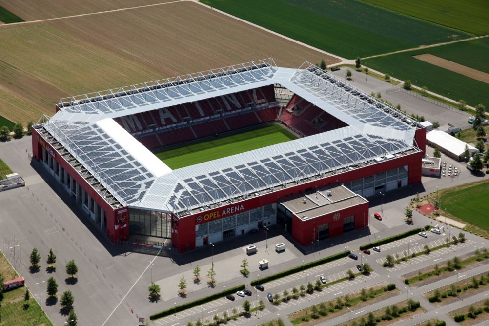 Mainz von oben - Sportstätten-Gelände der Arena des Stadion OPEL ARENA in Mainz im Bundesland Rheinland-Pfalz, Deutschland