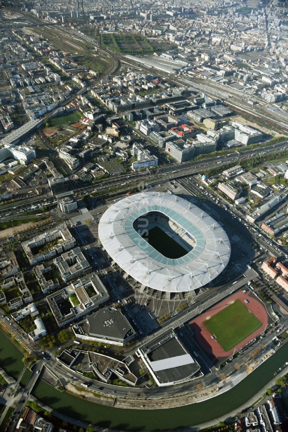 Luftaufnahme Paris Saint-Denis - Sportstätten- Gelände der Arena des Stadion in Paris - Saint-Denis in Ile-de-France, Frankreich