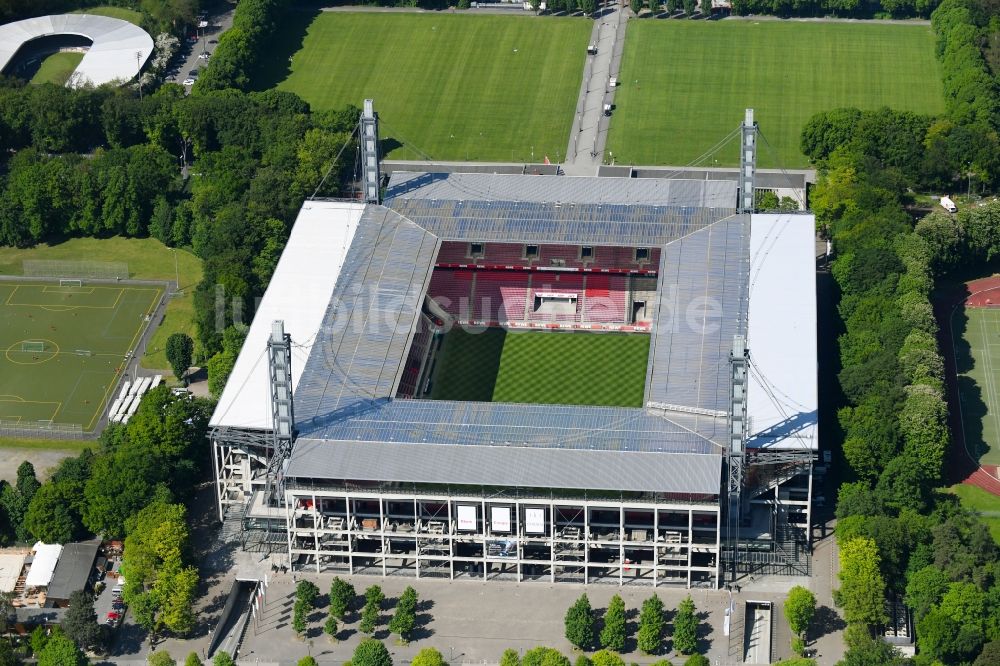 Luftaufnahme Köln - Sportstätten-Gelände der Arena des Stadion Rhein Energie STADION im Ortsteil Lindenthal in Köln im Bundesland Nordrhein-Westfalen, Deutschland