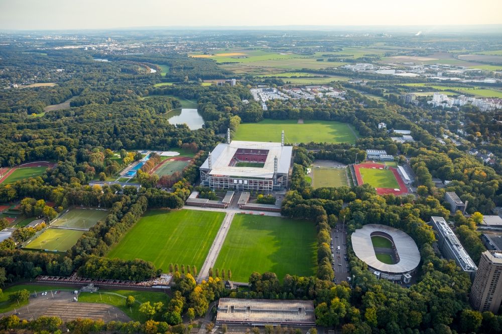 Luftbild Köln - Sportstätten-Gelände der Arena des Stadion RheinEnergieSTADION im Ortsteil Lindenthal in Köln im Bundesland Nordrhein-Westfalen, Deutschland
