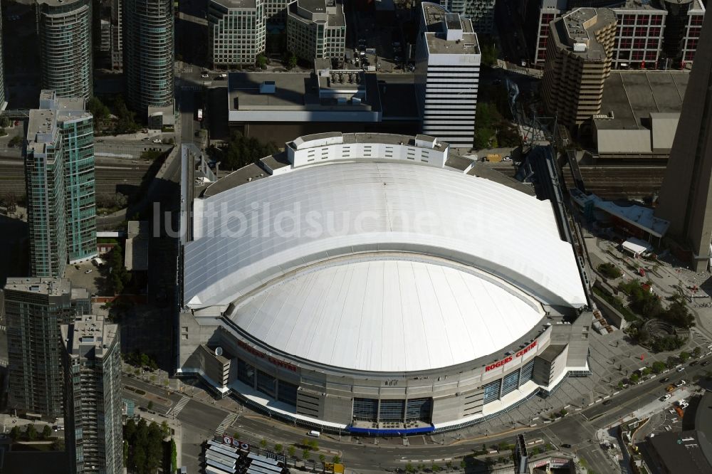 Luftaufnahme Toronto - Sportstätten-Gelände der Arena des Stadion Rogers Centre am Blue Jays Way im Ortsteil Old Toronto in Toronto in Ontario, Kanada