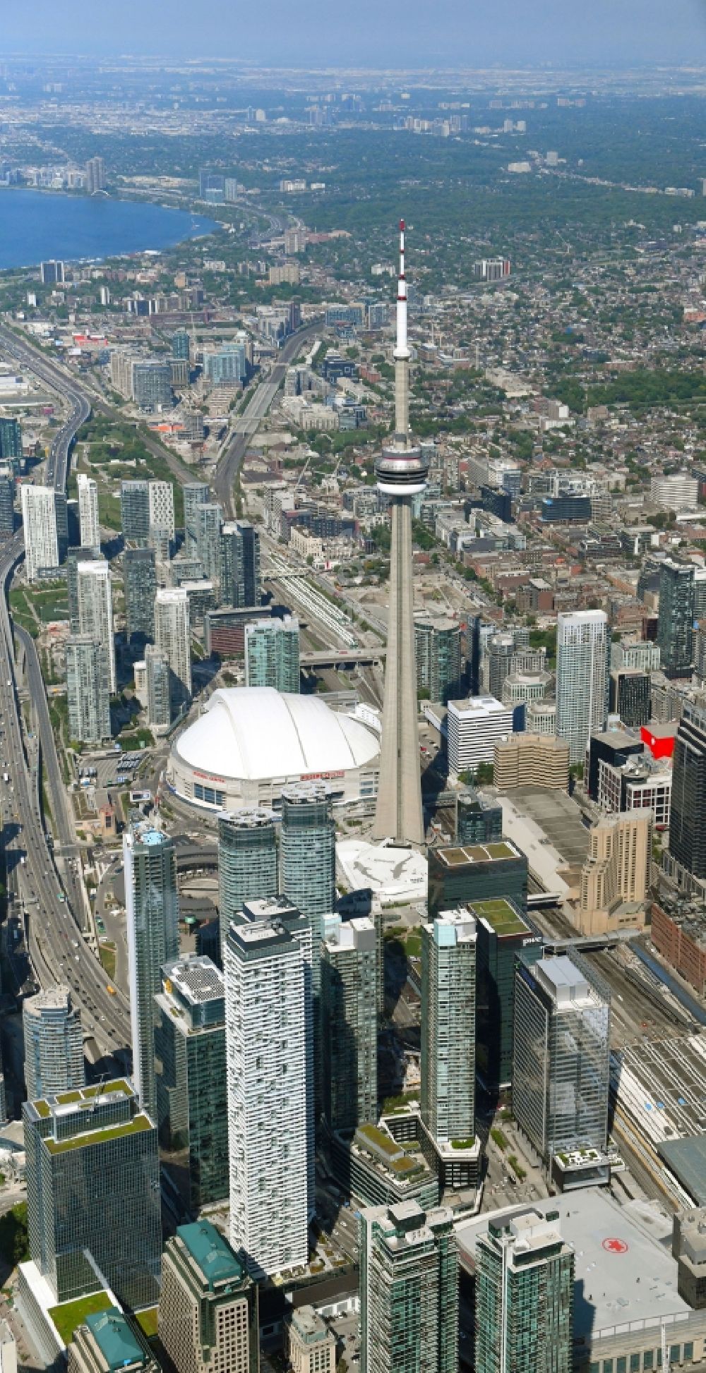 Luftbild Toronto - Sportstätten-Gelände der Arena des Stadion Rogers Centre am Blue Jays Way im Ortsteil Old Toronto in Toronto in Ontario, Kanada