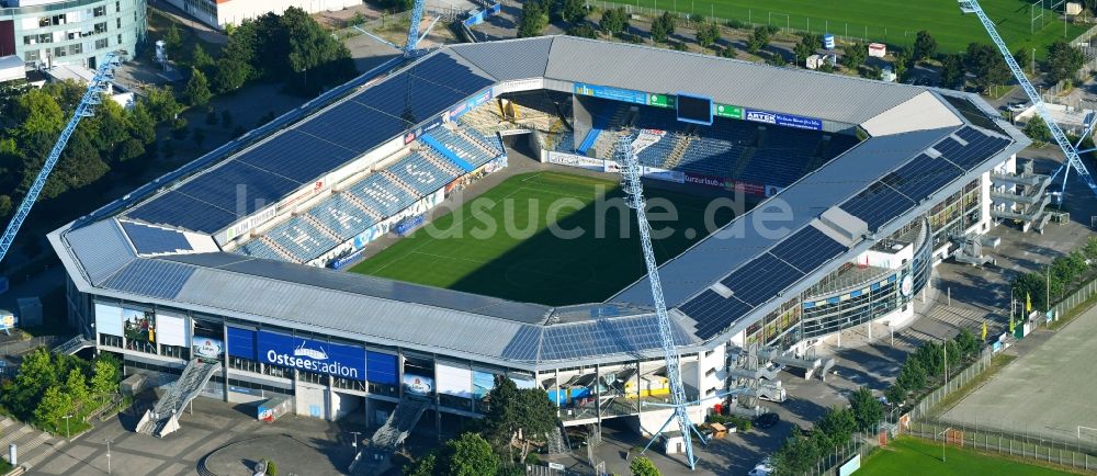 Rostock von oben - Sportstätten-Gelände der Arena des Stadion in Rostock im Bundesland Mecklenburg-Vorpommern