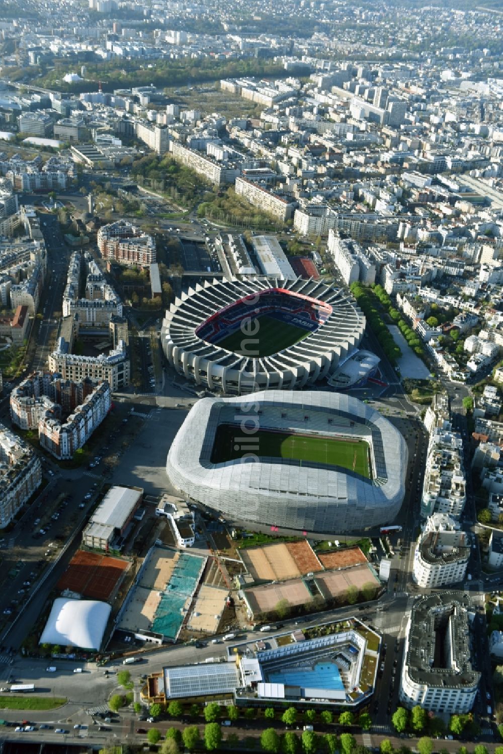 Luftaufnahme Paris - Sportstätten-Gelände der Arena des Stadion Stade Jean Bouin an der Avenue du General Sarrail in Paris in Ile-de-France, Frankreich
