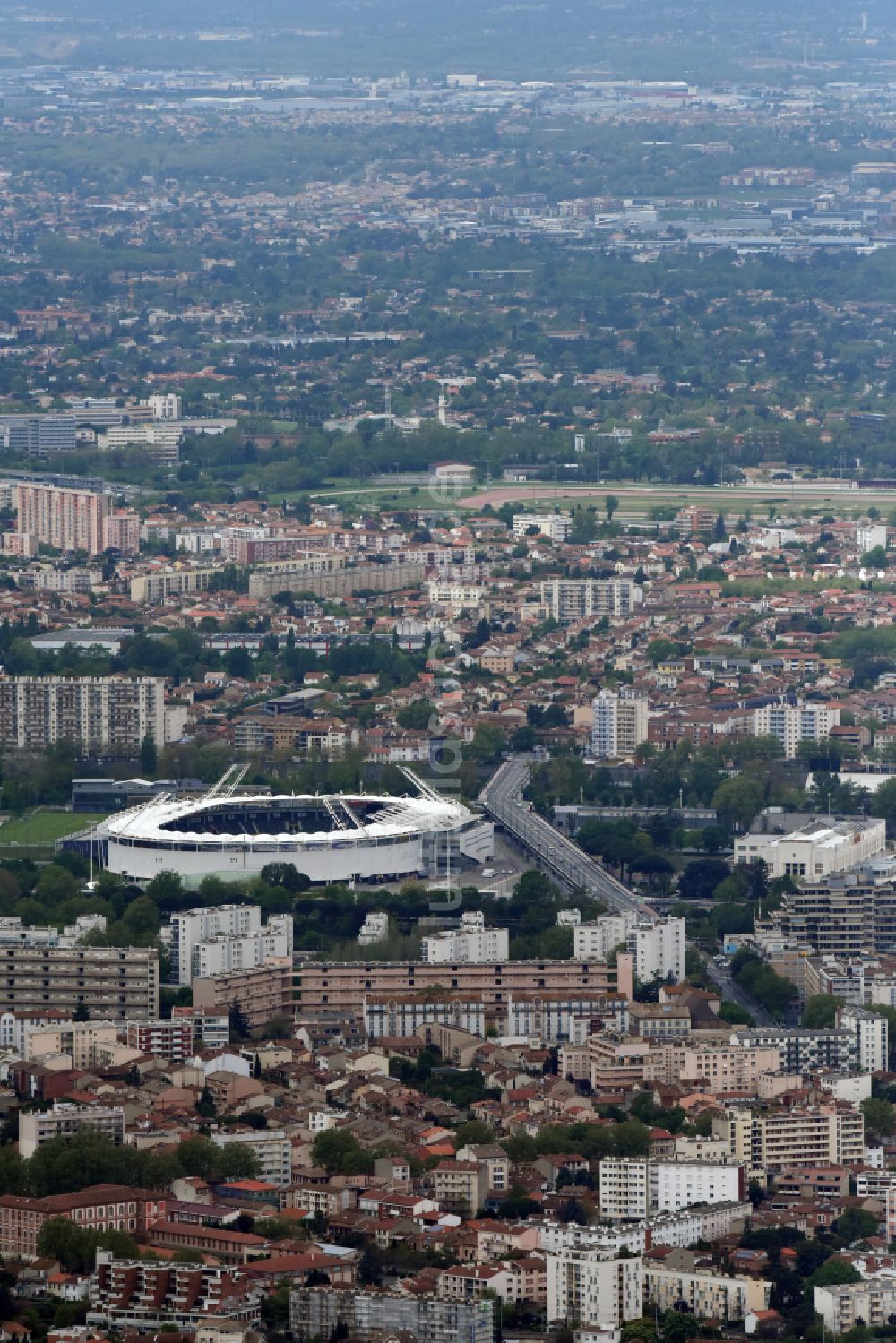 Luftaufnahme Toulouse - Sportstätten-Gelände der Arena des Stadion Stadium TFC Municipal in Toulouse in Occitanie, Frankreich