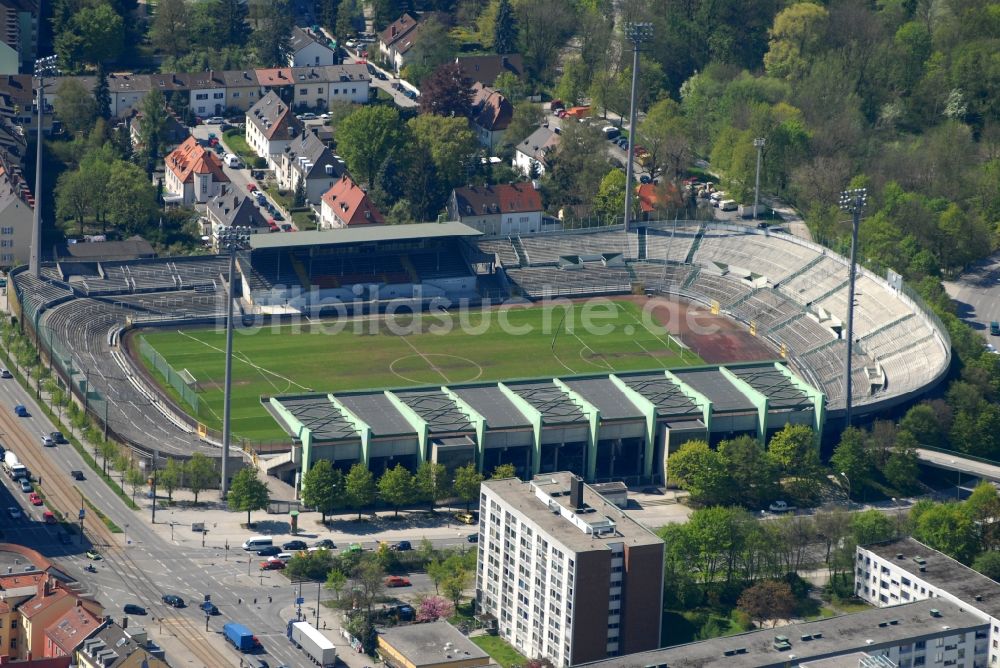 Luftbild München - Sportstätten-Gelände der Arena des Stadion Städtisches Stadion an der Grünwalder Straße im Ortsteil Untergiesing-Harlaching in München im Bundesland Bayern
