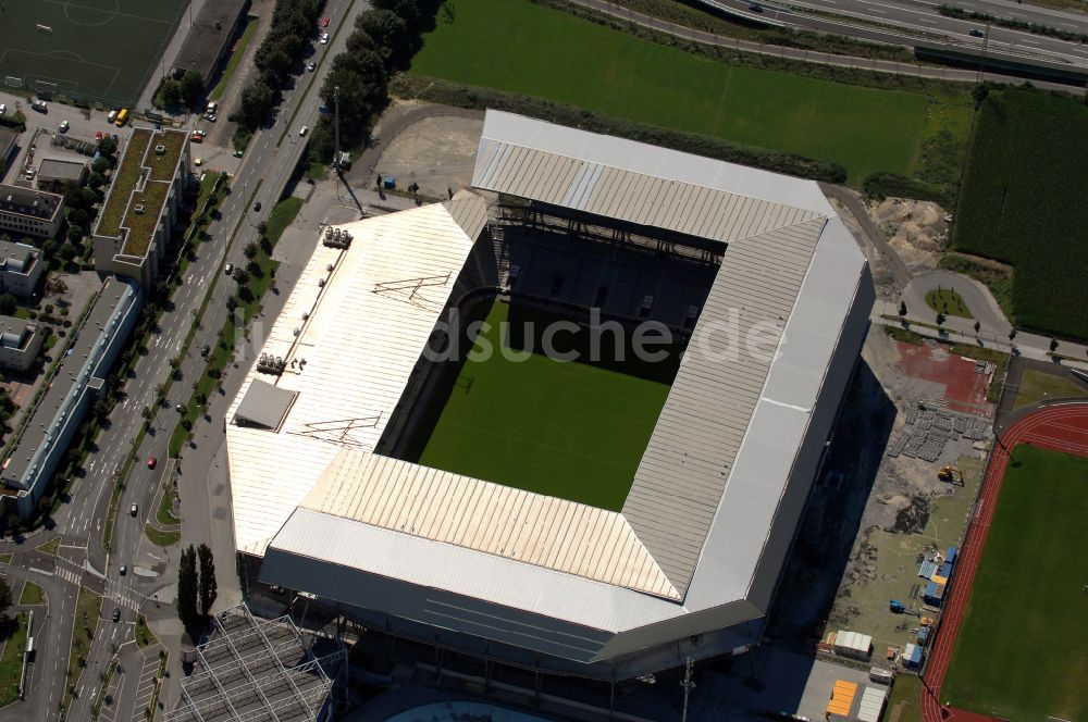 Luftaufnahme Innsbruck - Sportstätten-Gelände der Arena des Stadion Tivoli-Stadion in Innsbruck in Tirol, Österreich