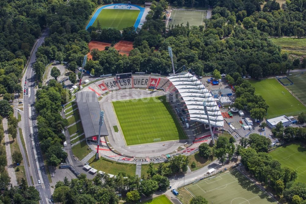 Luftaufnahme Karlsruhe - Sportstätten-Gelände der Arena des Stadion Wildparkstadion am Adenauerring in Karlsruhe im Bundesland Baden-Württemberg, Deutschland