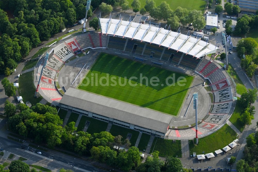 Luftaufnahme Karlsruhe - Sportstätten-Gelände der Arena des Stadion Wildparkstadion am Adenauerring in Karlsruhe im Bundesland Baden-Württemberg, Deutschland