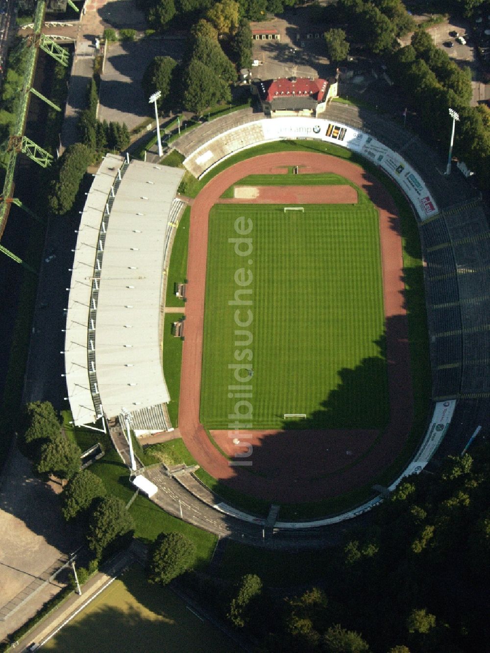 Wuppertal aus der Vogelperspektive: Sportstätten-Gelände der Arena des Stadion Am Zoo in Wuppertal im Bundesland Nordrhein-Westfalen, Deutschland