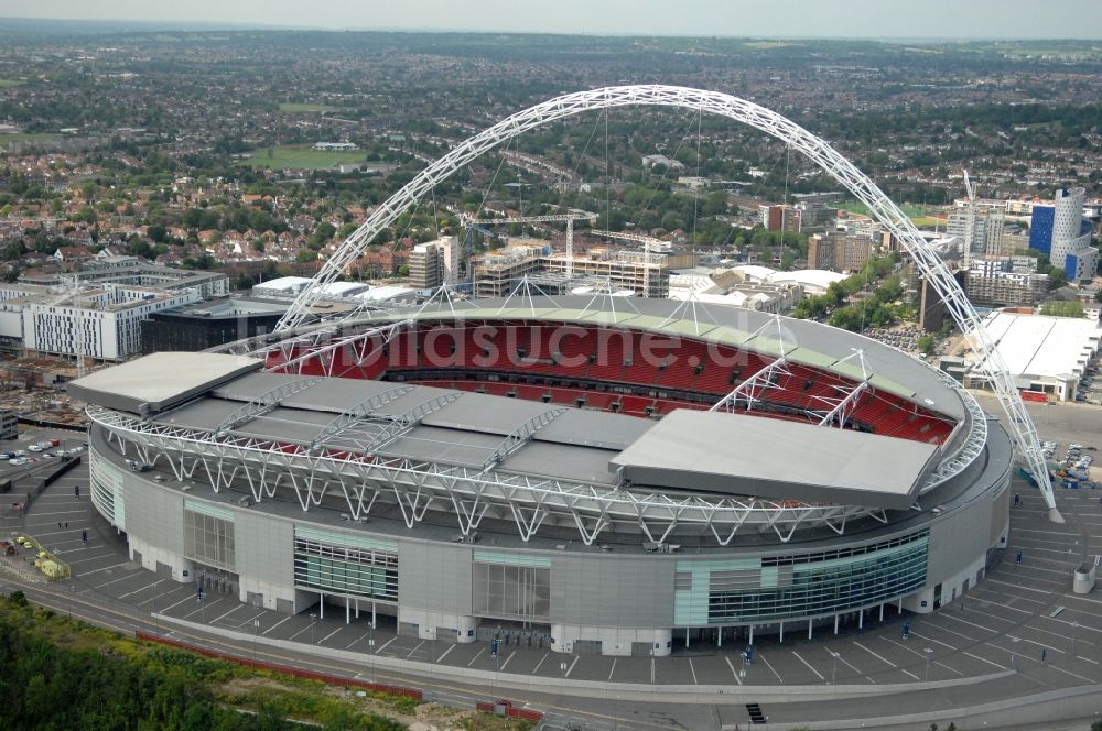 London aus der Vogelperspektive: Sportstätten-Gelände der Arena des Wembley- Stadion in London in England, Vereinigtes Königreich