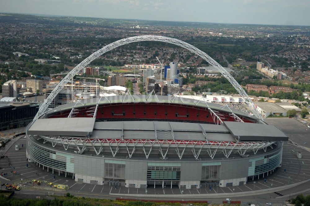 London aus der Vogelperspektive: Sportstätten-Gelände der Arena des Wembley- Stadion in London in England, Vereinigtes Königreich