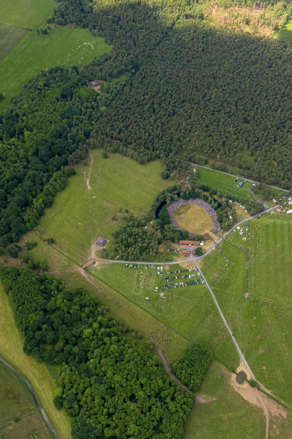 Merfeld von oben - Sportstätten-Gelände der Arena Wildpferdearena in Merfeld im Bundesland Nordrhein-Westfalen, Deutschland
