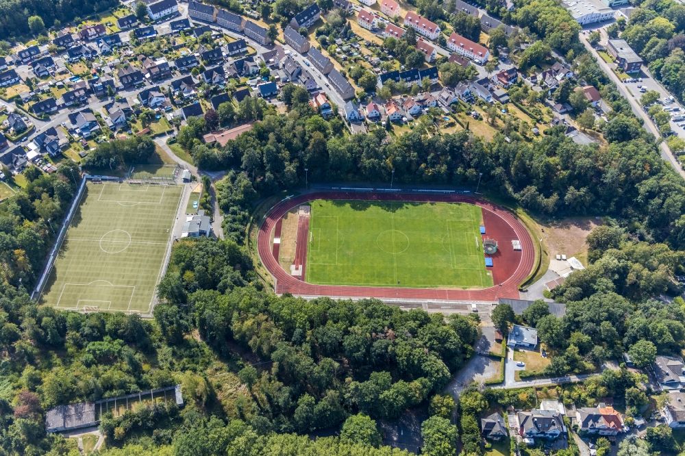 Menden (Sauerland) von oben - Sportstätten-Gelände des Stadion Huckenohl-Stadion in Menden (Sauerland) im Bundesland Nordrhein-Westfalen, Deutschland