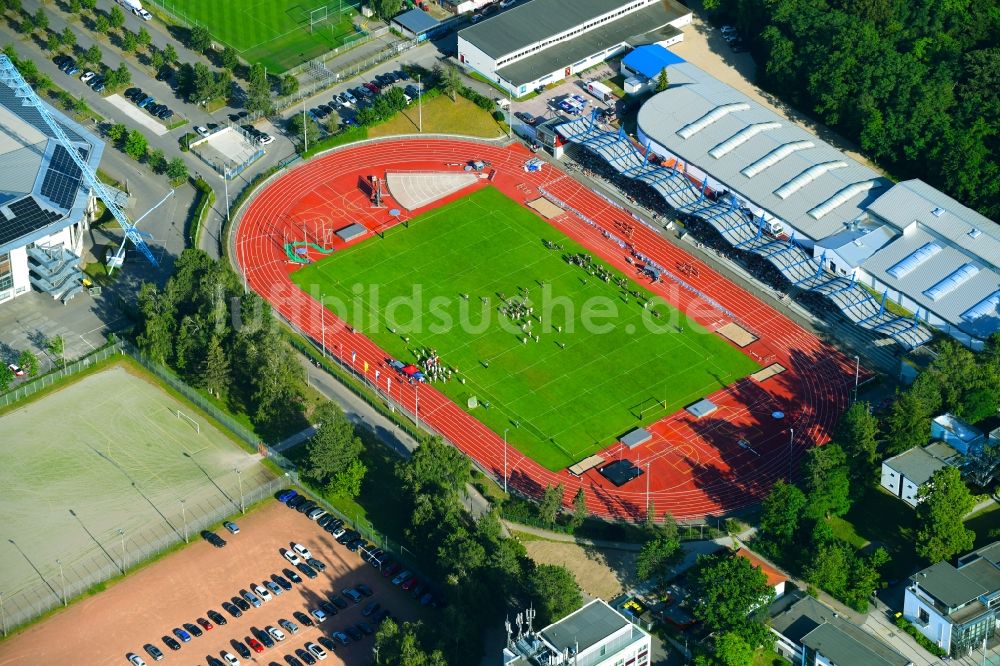 Rostock aus der Vogelperspektive: Sportstätten-Gelände des Stadion des 1. Leichtathletikverein Rostock e.V. in Rostock im Bundesland Mecklenburg-Vorpommern, Deutschland