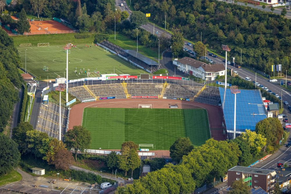 Siegen von oben - Sportstätten-Gelände des Stadion Leimbachstadion in Siegen im Bundesland Nordrhein-Westfalen, Deutschland