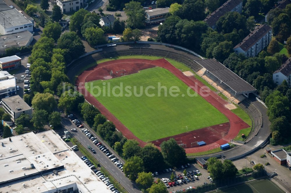 Bonn aus der Vogelperspektive: Sportstätten-Gelände des Stadion Sportpark Pennenfeld an der Mallwitzstraße in Bonn im Bundesland Nordrhein-Westfalen, Deutschland