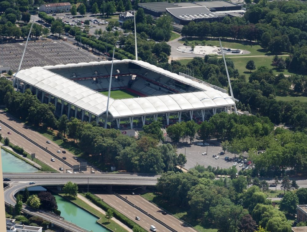 Reims von oben - Sportstätten-Gelände des Stadion Stade Auguste-Delaune in Reims in Grand Est, Frankreich