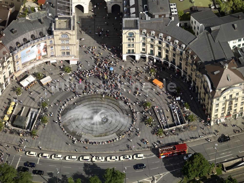 München aus der Vogelperspektive: Springbrunnen und Wasserspiele auf dem Münchener Stachus am Karlsplatz
