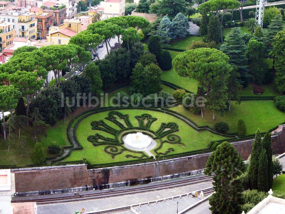 Vatikanstadt aus der Vogelperspektive: Springbrunnenanlage hinter dem Bahnhof des Vatikans