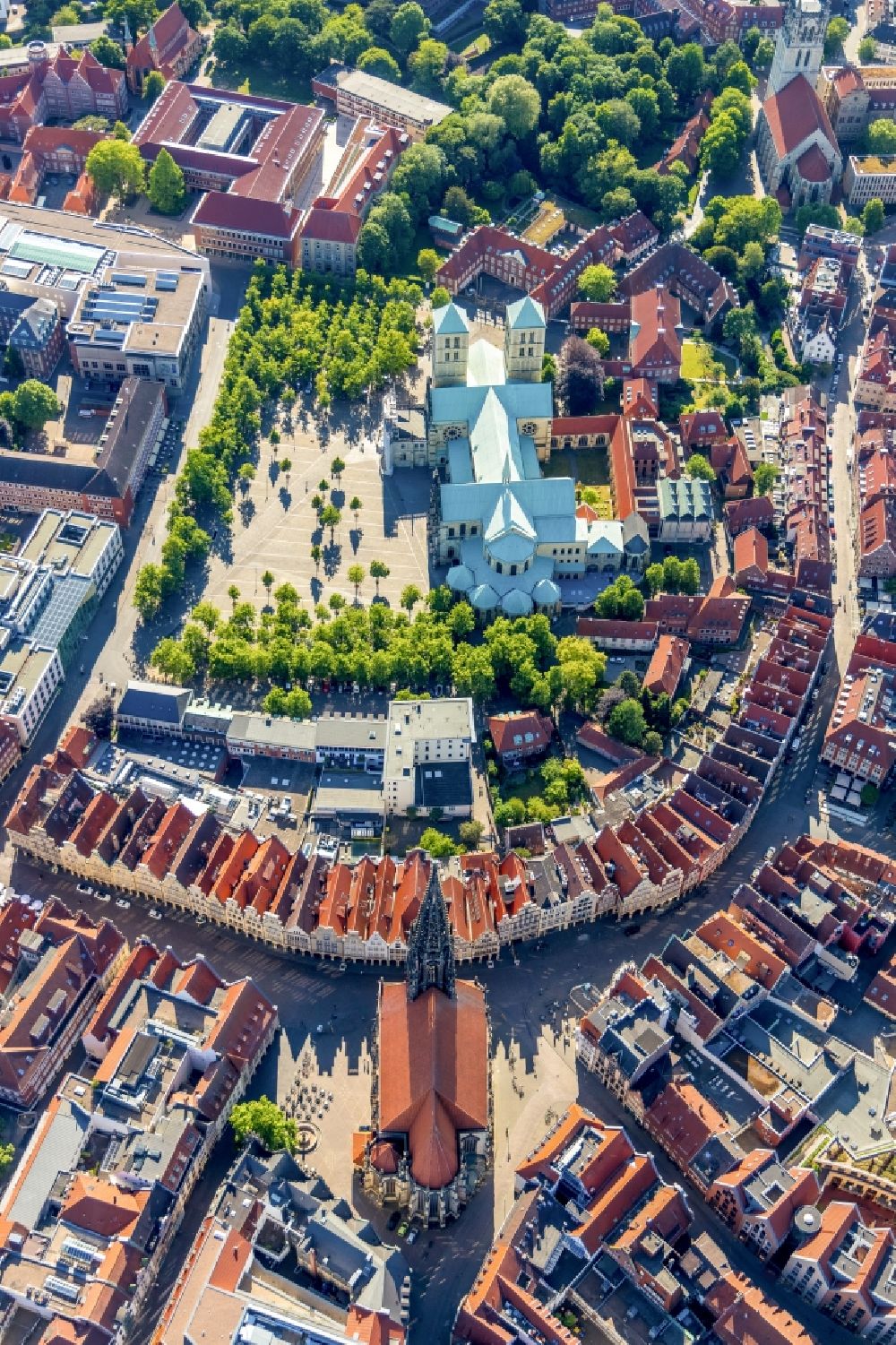 Luftaufnahme Münster - St.-Paulus-Dom und Domplatz in der Altstadt in Münster im Bundesland Nordrhein-Westfalen, Deutschland