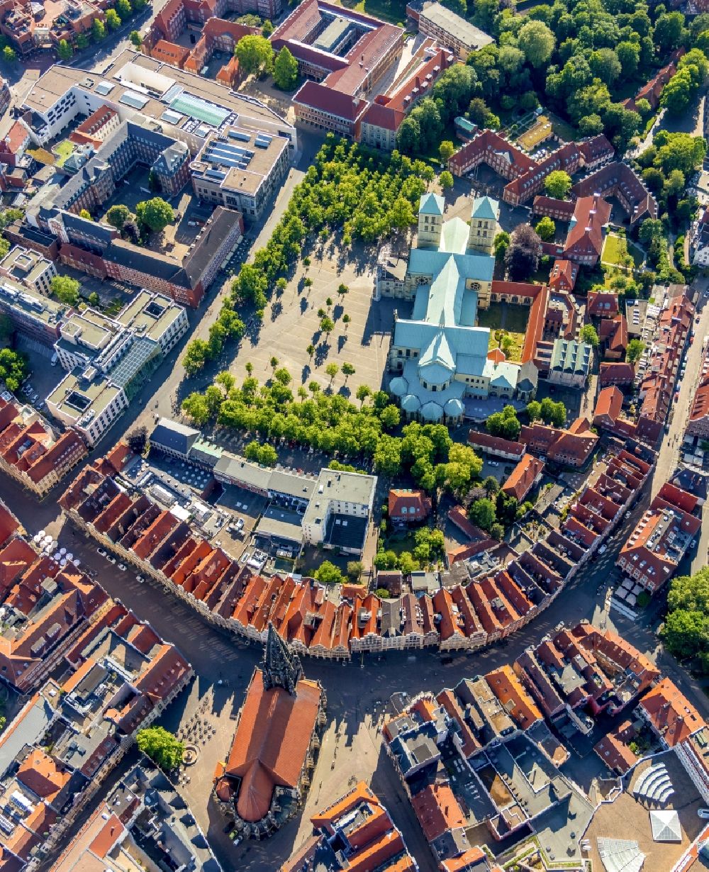Münster von oben - St.-Paulus-Dom und Domplatz in der Altstadt in Münster im Bundesland Nordrhein-Westfalen, Deutschland