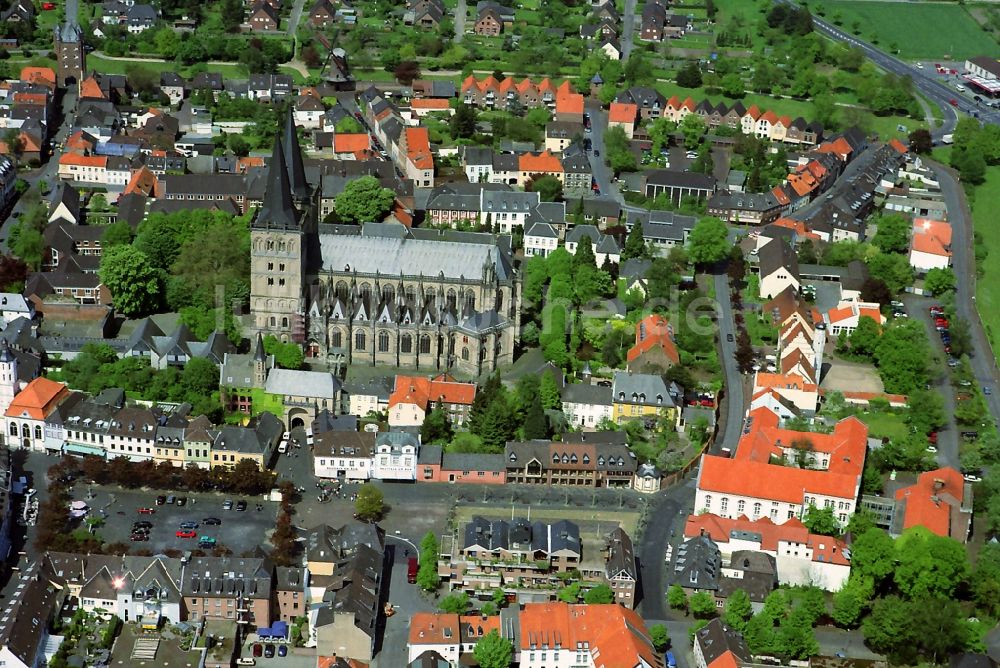 Luftaufnahme Xanten - St. Viktor Dom in Xanten am Niederrhein im Bundesland Nordrhein-Westfalen