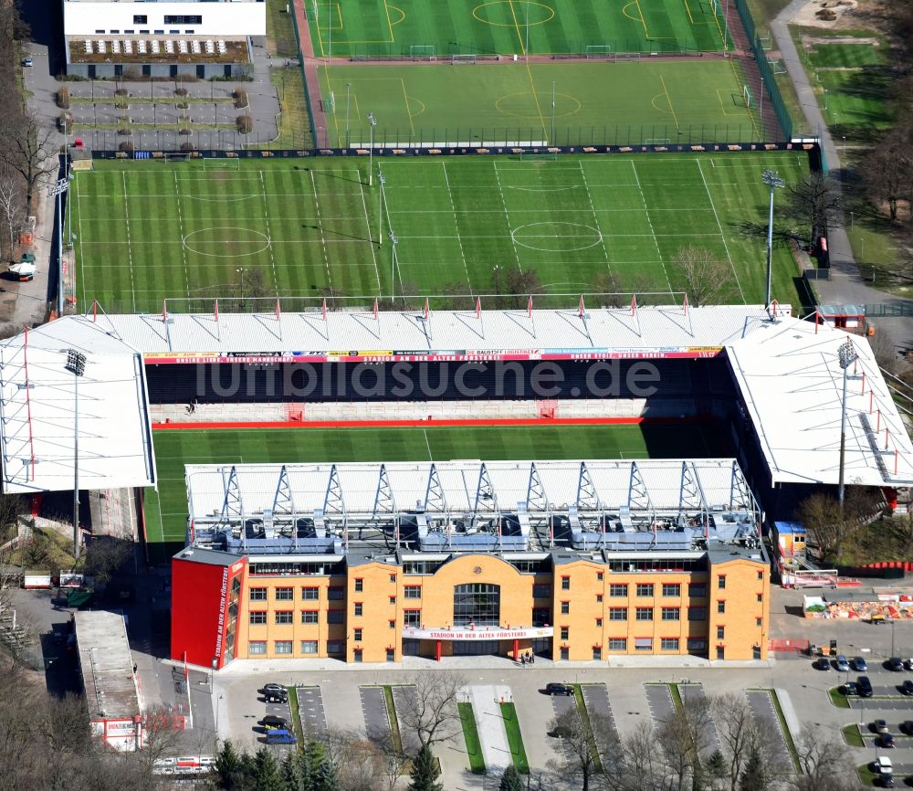 Luftaufnahme Berlin - Stadion an der Alten Försterei im Bezirk Treptow-Köpenick in Berlin