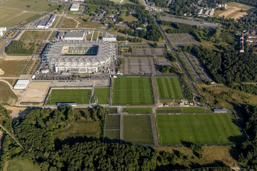 Mönchengladbach von oben - Stadion im Borussia-Park des Fußballklubs Borussia Mönchengladbach im Bundesland Nordrhein-Westfalen