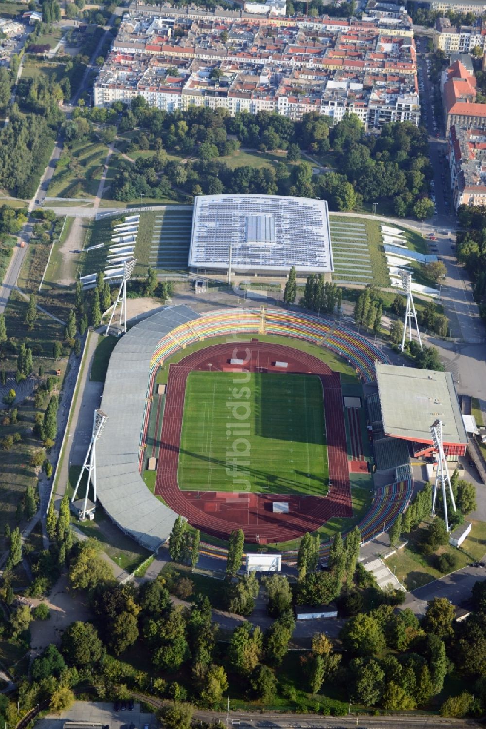 Luftaufnahme Berlin Prenzlauer Berg - Stadion am Friedrich-Ludwig-Jahn-Sportpark in Berlin Prenzlauer Berg