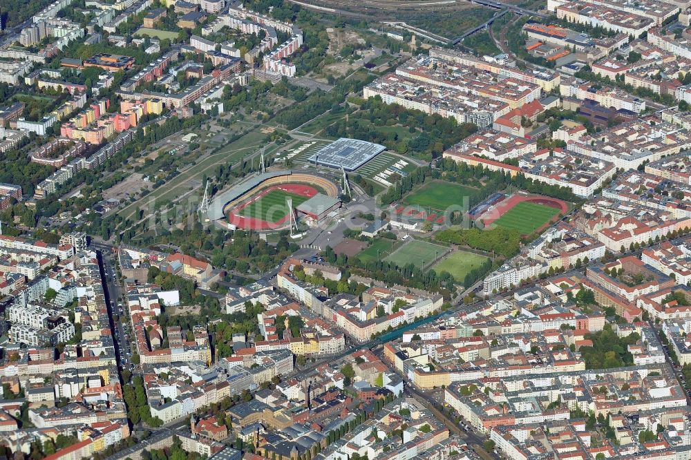 Berlin aus der Vogelperspektive: Stadion am Friedrich-Ludwig-Jahn-Sportpark in Berlin Prenzlauer Berg