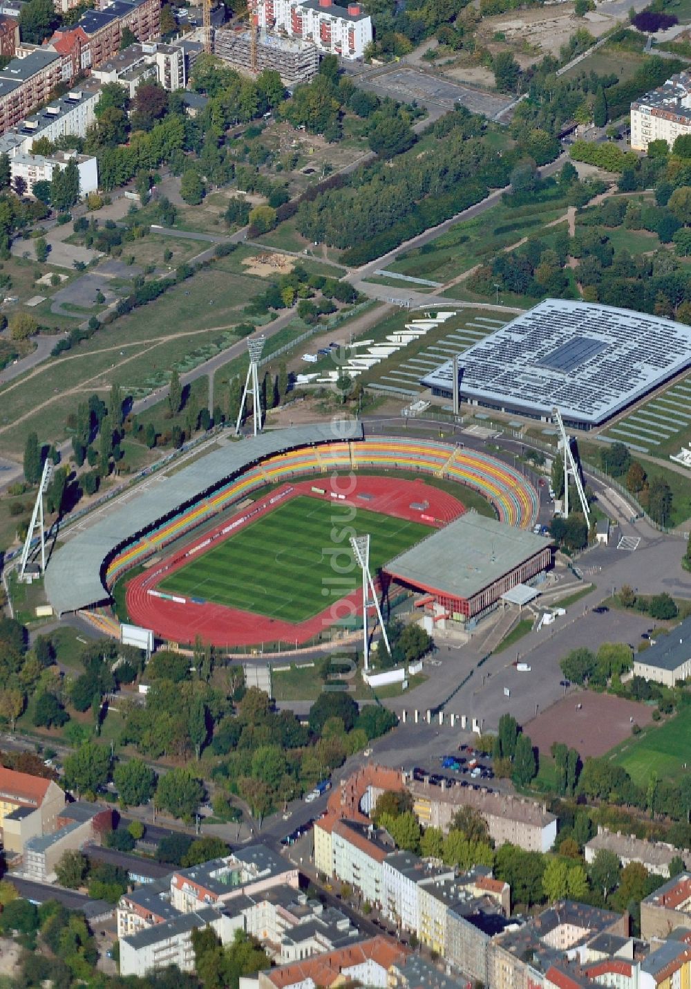 Luftaufnahme Berlin - Stadion am Friedrich-Ludwig-Jahn-Sportpark in Berlin Prenzlauer Berg